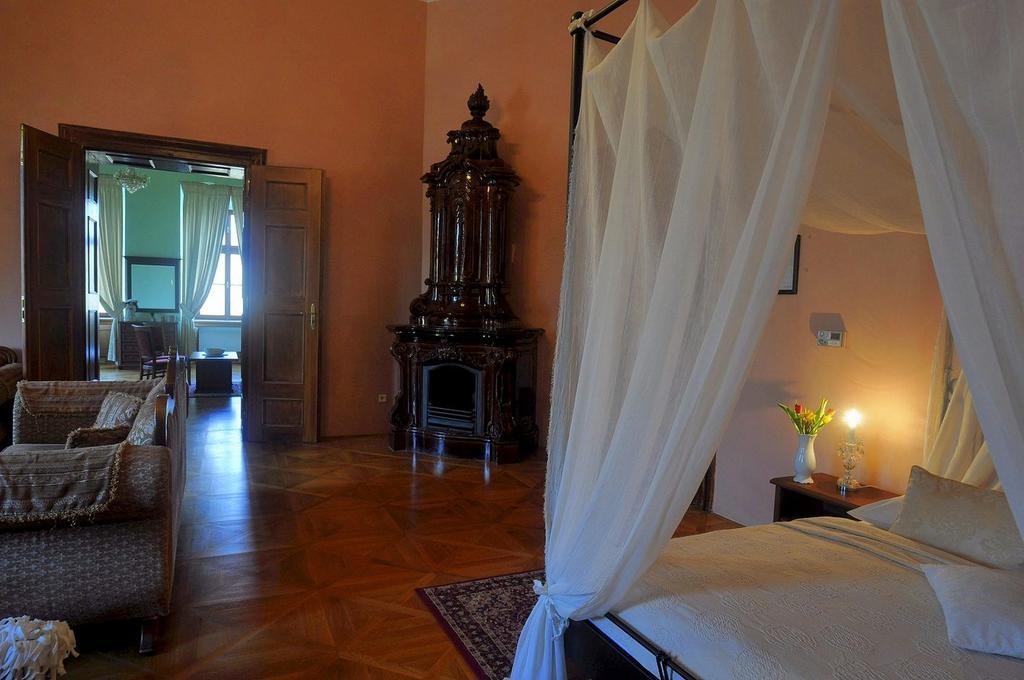 Zamek Cerveny Hradek Hotel Jirkov