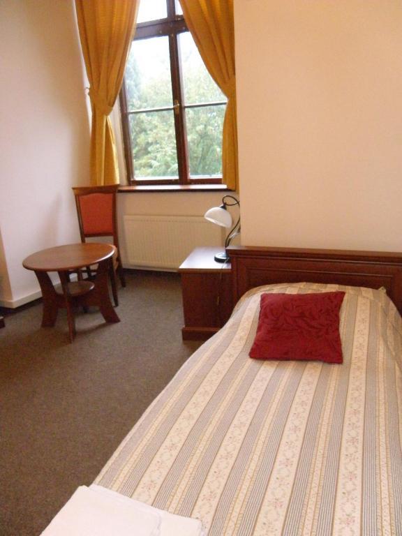 Zamek Cerveny Hradek 3*
