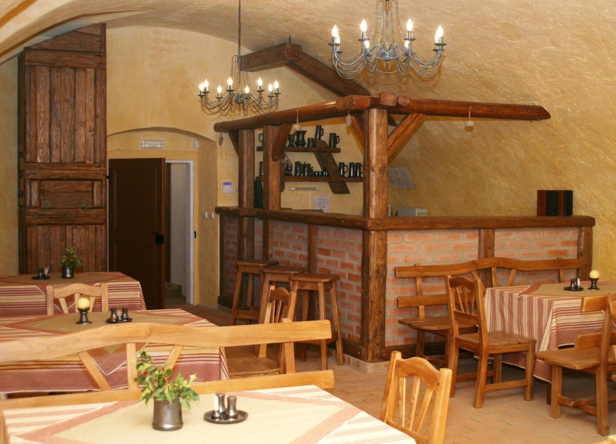 Zamek Cerveny Hradek Hotel 3*