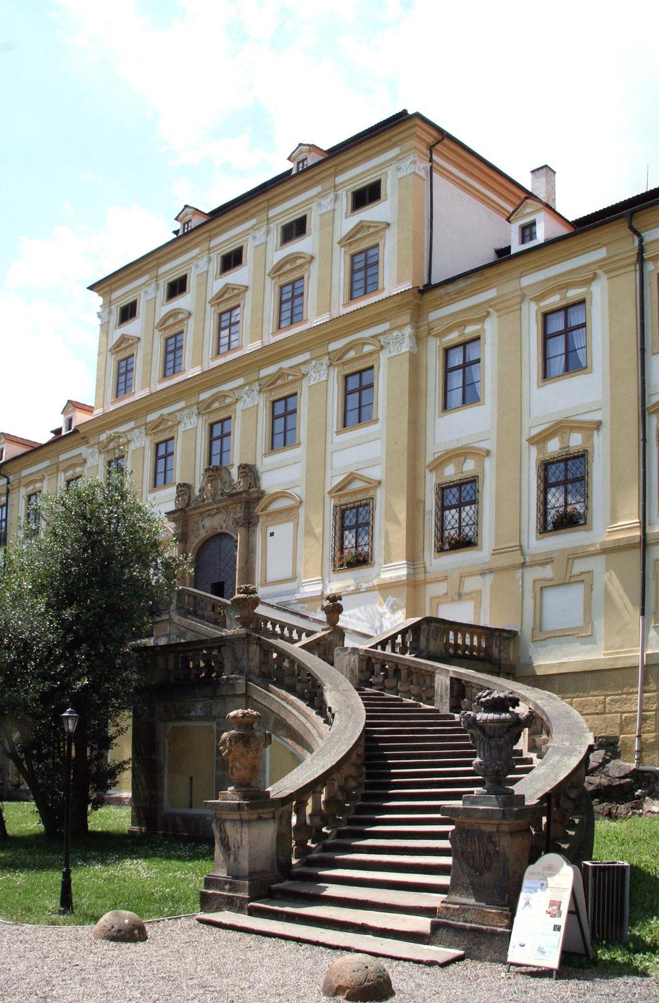 Zamek Cerveny Hradek 3*